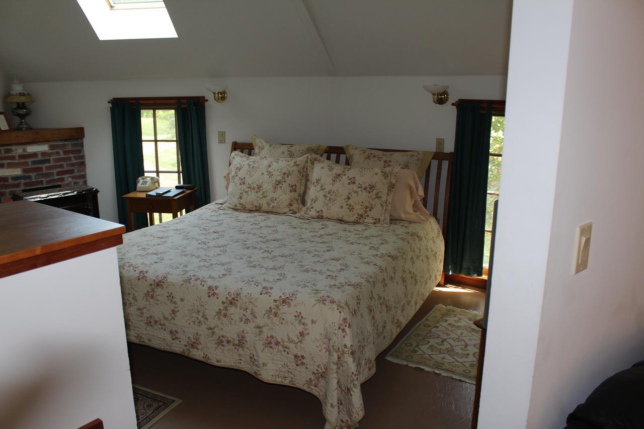 Breakfast On The Connecticut Bed & Breakfast Lyme ภายนอก รูปภาพ