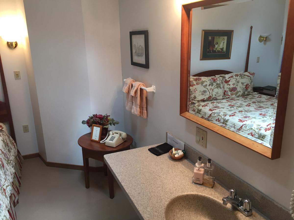 Breakfast On The Connecticut Bed & Breakfast Lyme ภายนอก รูปภาพ